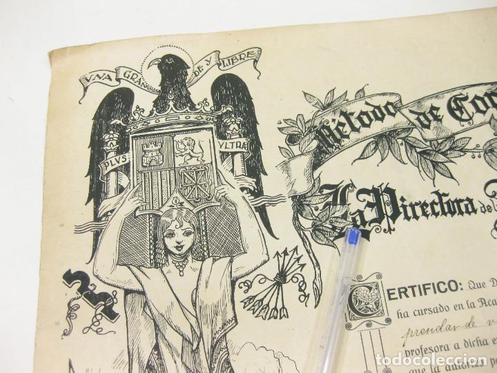 Documentos antiguos: T&Iacute;TULO DE PROFESORA DE CORTE. M&Eacute;TODO DE CORTE EL R&Aacute;PIDO. 1942 - Foto 2