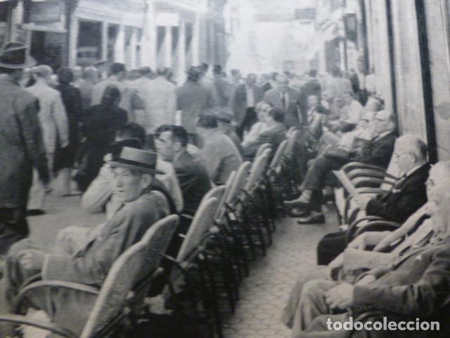 Old Documents: SEVILLA LA CALLE SIERPES HUECOGRABADO 1958