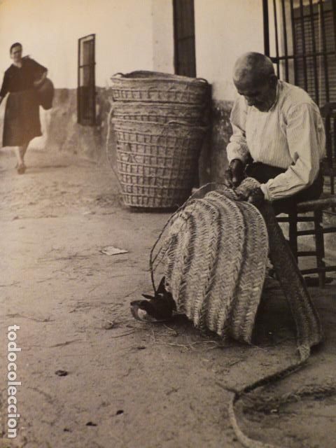 Old Documents: LA SOLANA CIUDAD REAL HOMBRE HACIENDO SERONES ANTIGUA LAMINA HUECOGRABADO