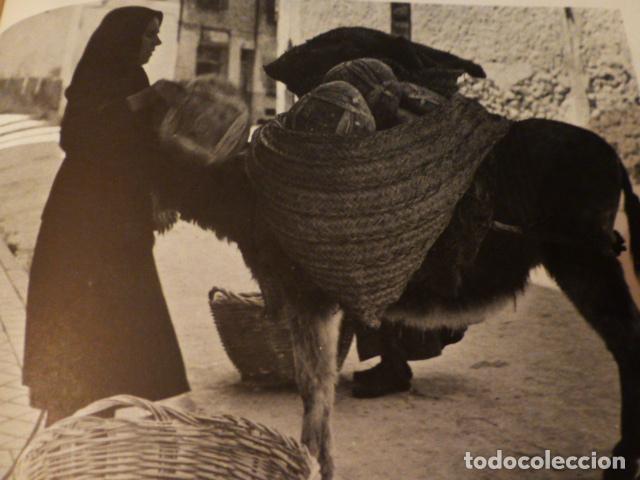 Documentos antigos: PASTRANA GUADALAJARA CARGANDO PANES ANTIGUA LAMINA HUECOGRABADO