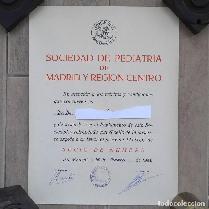 Documentos antigos: T&iacute;tulo de socio Sociedad de Pediatr&iacute;a de Madrid y regi&oacute;n centro, 1969