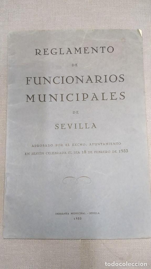 Documentos antiguos: Reglamento de funcionarios municipales de Sevilla 1933 - Foto 1