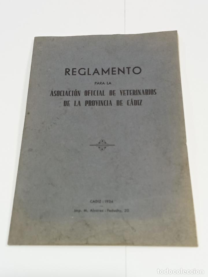 Documentos antigos: REGLAMENTO PARA LA ASOCIACI&Oacute;N OFICIAL DE VETERINARIOS DE PROVINCIA CADIZ. 31 P&Aacute;G. 1934.