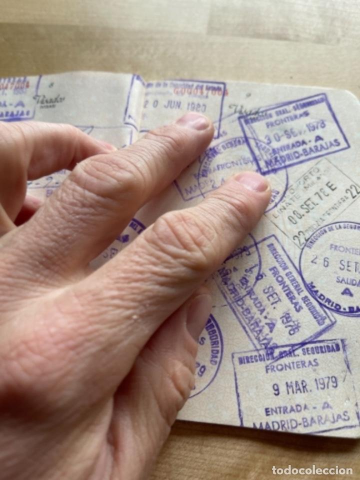 Documentos antiguos: PASAPORTE A&Ntilde;OS 70 FINALES DICTADIRA TRANSICI&Oacute;N SELLOS - Foto 7