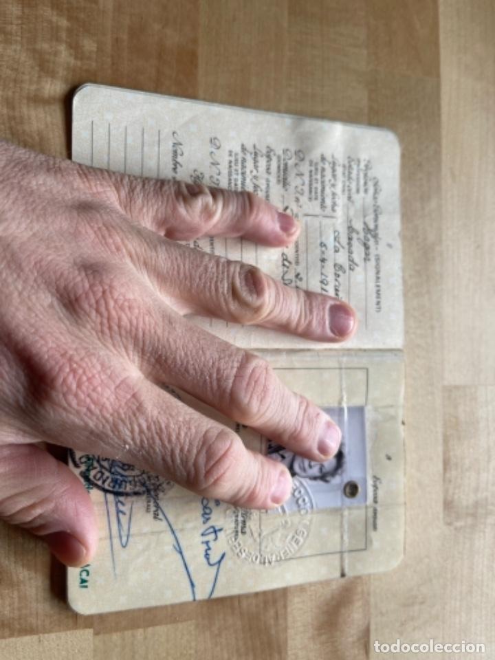 Documentos antiguos: PASAPORTE A&Ntilde;OS 70 FINALES DICTADIRA TRANSICI&Oacute;N SELLOS - Foto 9