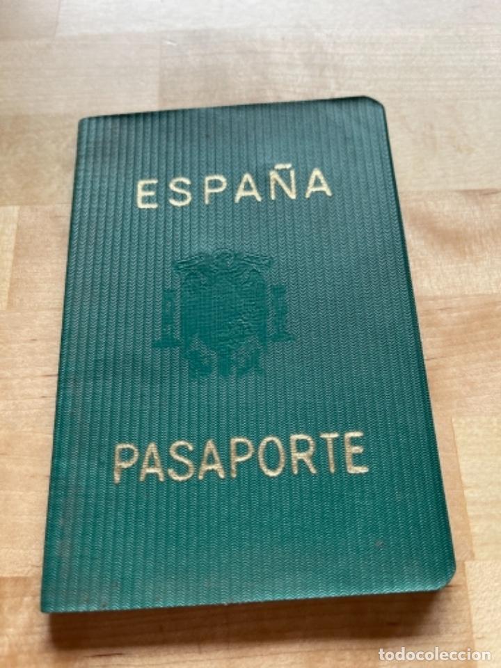 Documentos antiguos: PASAPORTE A&Ntilde;OS 60 DICTADIRA SELLOS