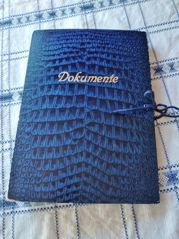 Documentos antiguos: Antiguo archivador de documentos tipo acorde&oacute;n, con sobres en el interior. - Foto 1