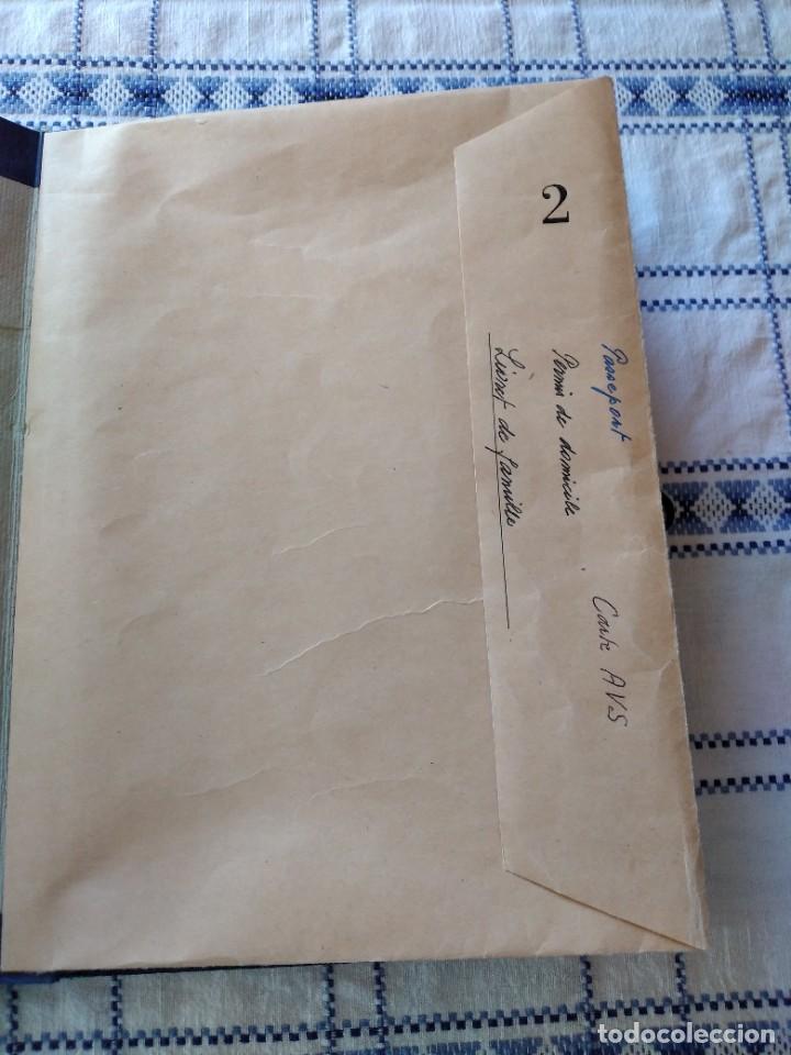 Documentos antiguos: Antiguo archivador de documentos tipo acorde&oacute;n, con sobres en el interior. - Foto 6