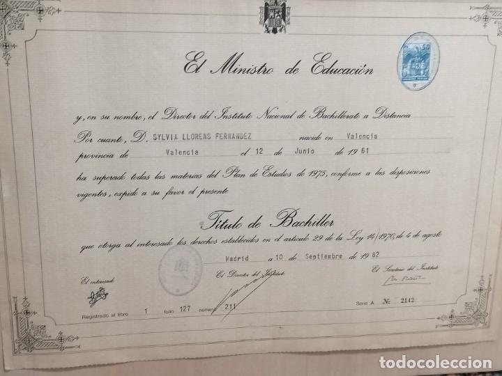 - T&iacute;tulo de Bachiller, a&ntilde;o 1982.