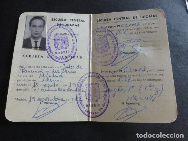 Documentos antiguos: CARNET ESCUELA CENTRAL DE IDIOMAS 1962 - Foto 2