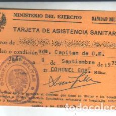 Documentos antiguos: SANIDAD MILITAR - TARJETA DE ASISTENCIA SANITARIA - MINISTERIO DEL EJERCITO -VIUDA DE CAPITAN - 1975. Lote 383193044