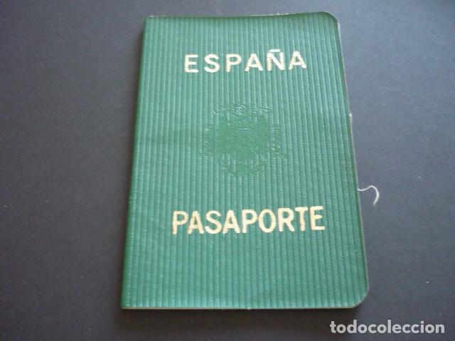 Documentos antiguos: PASAPORTE ESPA&Ntilde;A 1972 MATRIMONIO - Foto 1