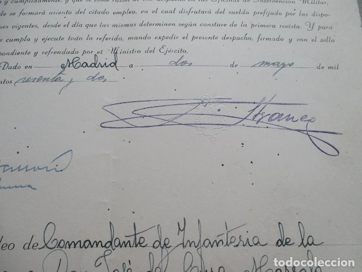 Documentos antiguos: DOCUMENTO: EL JEFE DEL ESTADO Y GENERAL&Iacute;SIMO DE LOS EJERCITOS, CONCEDE EL EMPLEO DE COMANDANTE -1962 - Foto 3