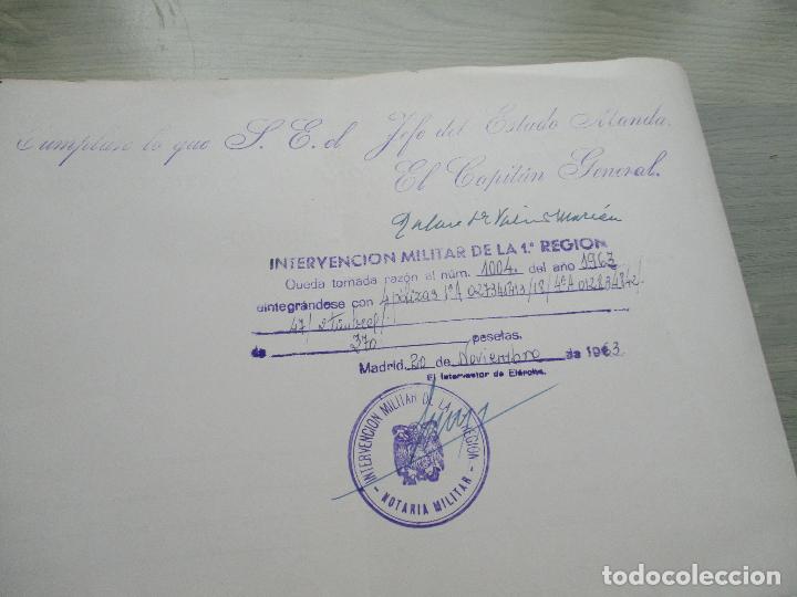 Documentos antiguos: DOCUMENTO: EL JEFE DEL ESTADO Y GENERAL&Iacute;SIMO DE LOS EJERCITOS, CONCEDE EL EMPLEO DE COMANDANTE -1962 - Foto 4