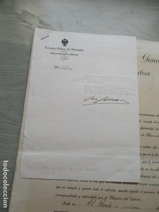 Documentos antiguos: DOCUMENTO: EL JEFE DEL ESTADO Y GENERAL&Iacute;SIMO DE LOS EJERCITOS, CONCEDE EL EMPLEO DE CAPIT&Aacute;N -1950 - Foto 2