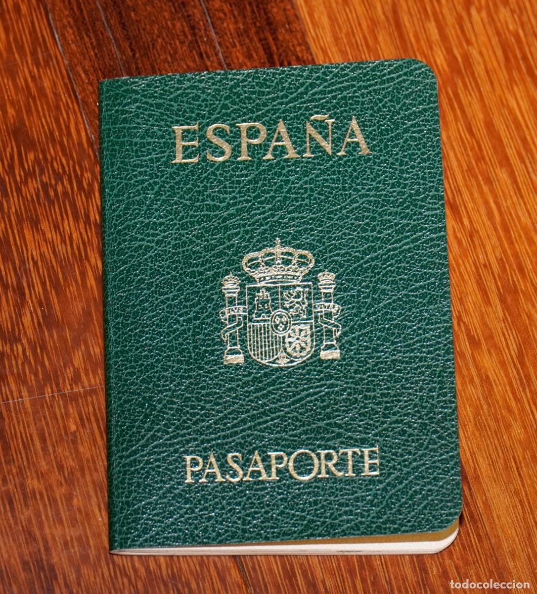 Documentos antiguos: PASAPORTE DEL ARTISTA ENRIC CROUS VIDAL - LERIDA - Foto 1
