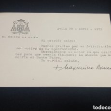 Documentos antiguos: OBISPO DE AVILA. 1973. MAXIMINO ROMERO..TARJETA FIRMA MANUSCRITA