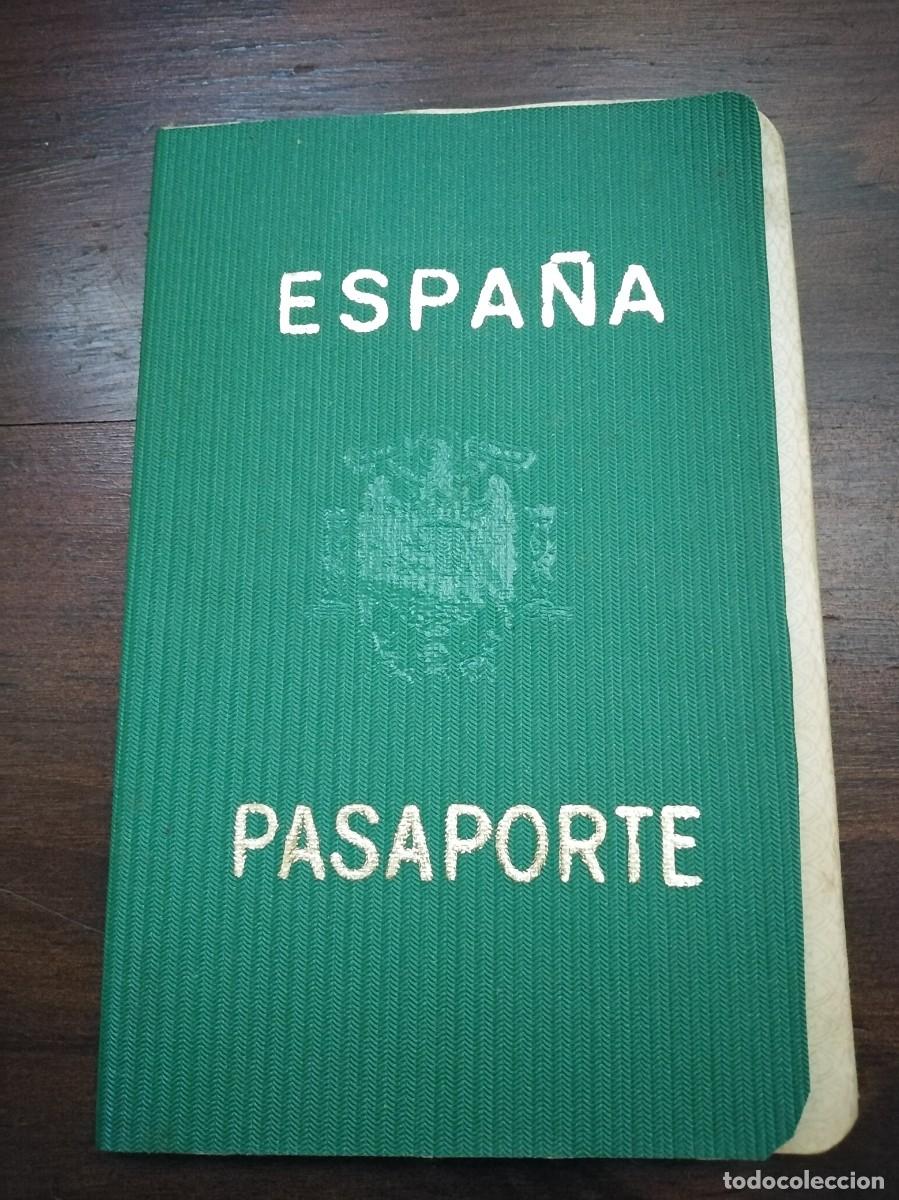 Documentos antiguos: Pasaporte espa&ntilde;ol. Badajoz 1970. - Foto 1