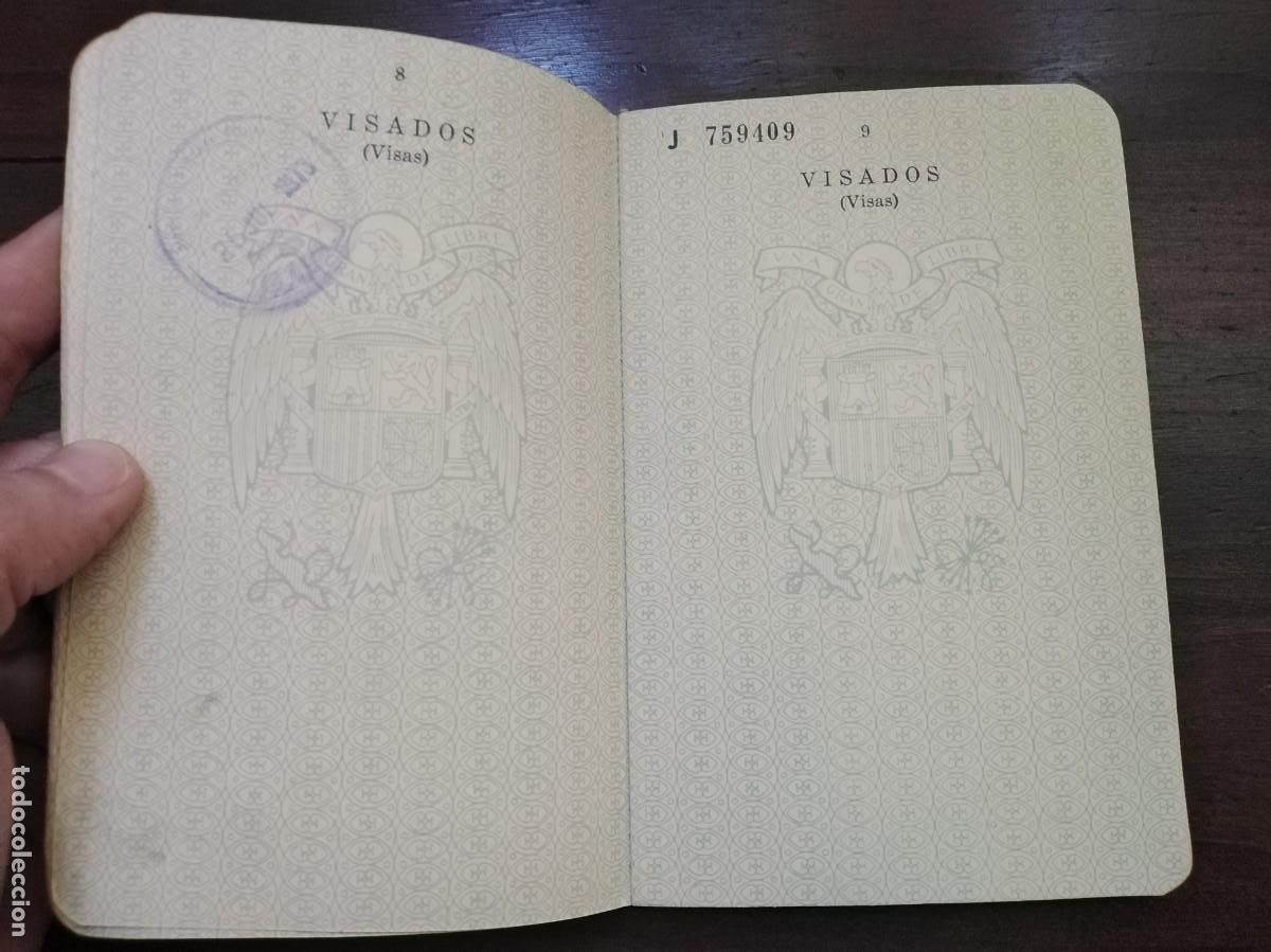 Documentos antiguos: Pasaporte espa&ntilde;ol. Badajoz 1970. - Foto 7