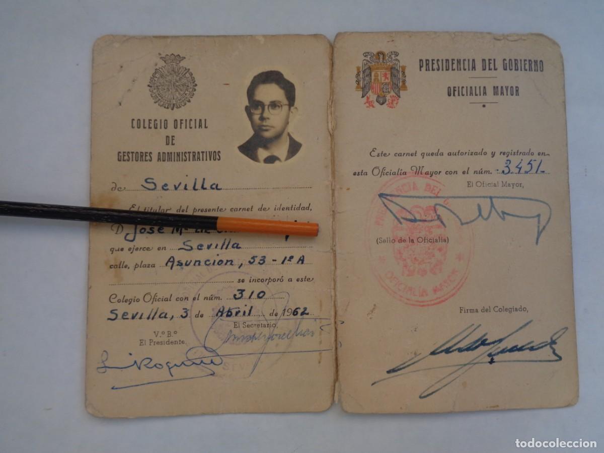 Documentos antigos: ILUSTRE JUNTA CENTRAL DE COLEGIOS DE GESTORES ADMINISTRATIVOS: CARNET IDENTIDAD. SEVILLA, 1962