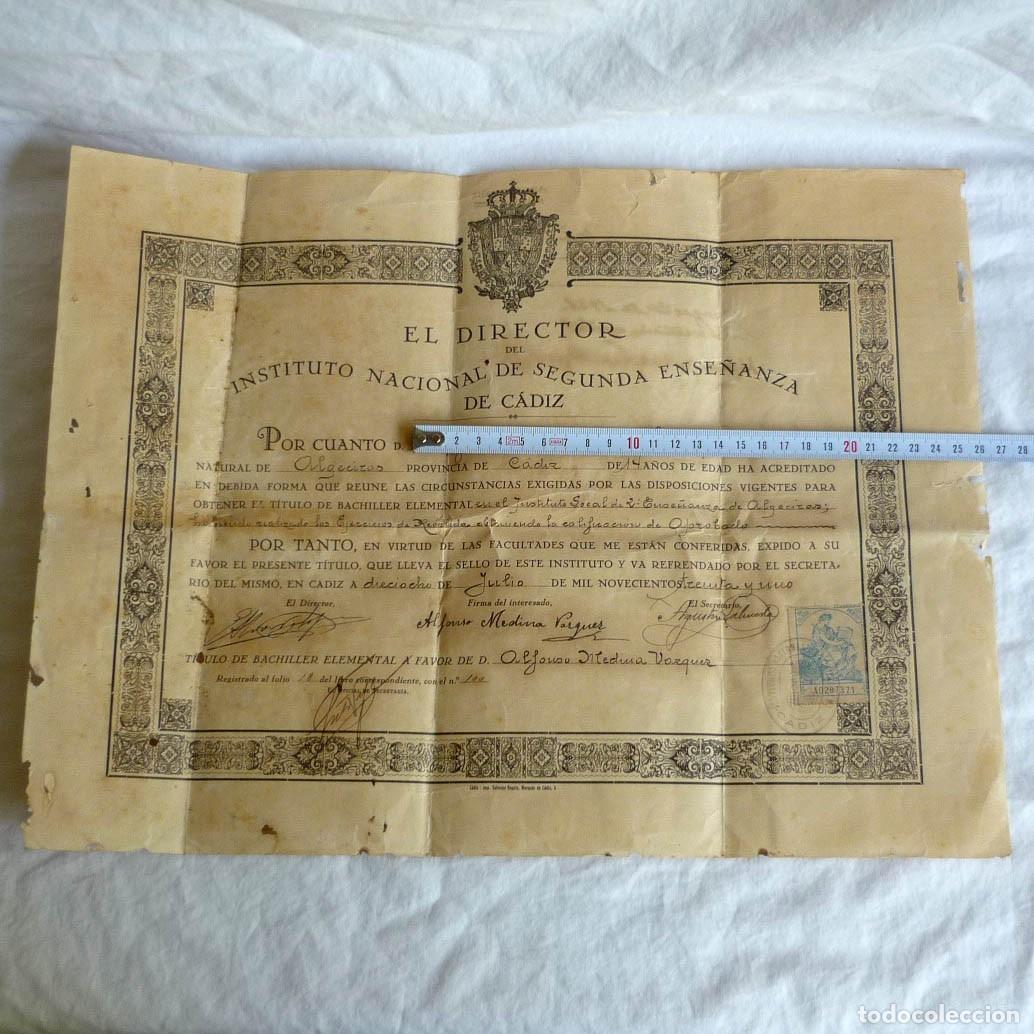 Documentos antiguos: T&iacute;tulo 1931 Bachiller Elemental C&aacute;diz 32 x 43 cent&iacute;metros - Foto 1