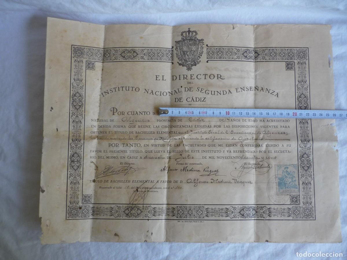 Documentos antiguos: T&iacute;tulo 1931 Bachiller Elemental C&aacute;diz 32 x 43 cent&iacute;metros - Foto 2