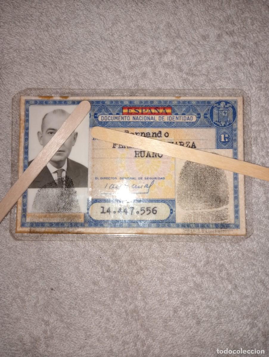 Documentos antiguos: Carnet de Identidad de medico - Foto 1