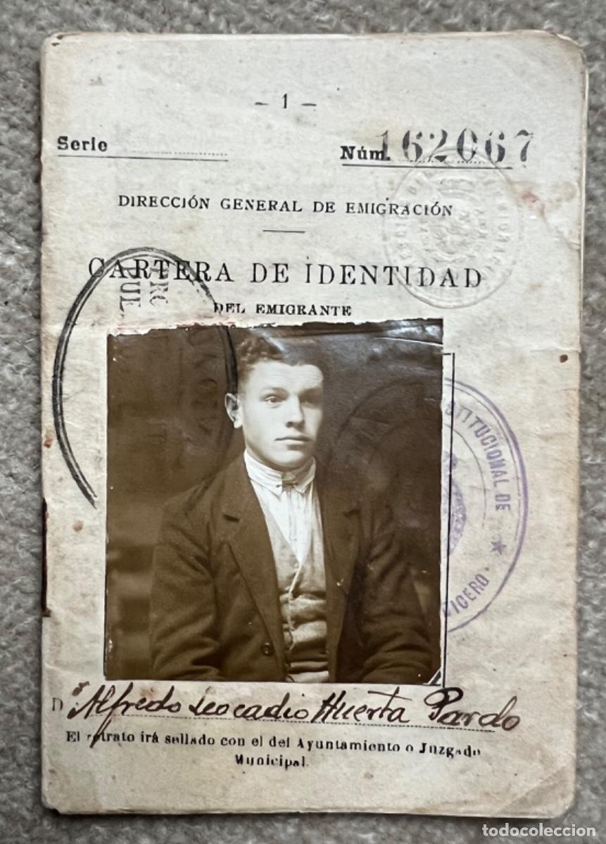 Documentos antiguos: Cartera de Identidad del Emigrante - Sello Ayuntamiento de B. de C&iacute;cero y Guardia Civil de Colindres