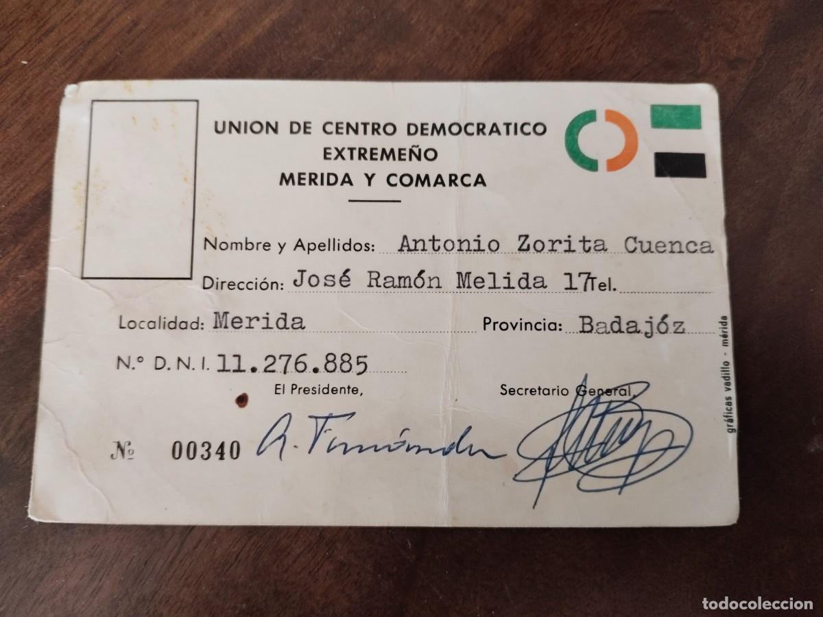 Documentos antiguos: Carnet Uni&oacute;n de Centro Democr&aacute;tico Extreme&ntilde;o UCD. M&Eacute;RIDA Y COMARCA. 1979. - Foto 1