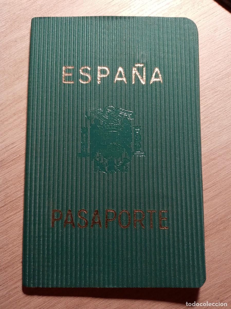 Old Documents: PASAPORTE DE ESPA&Ntilde;A FRANCO DE SE&Ntilde;ORA DE TETUAN ( PROTECTORADO MARRUECOS ). FRANCFORT , 1969