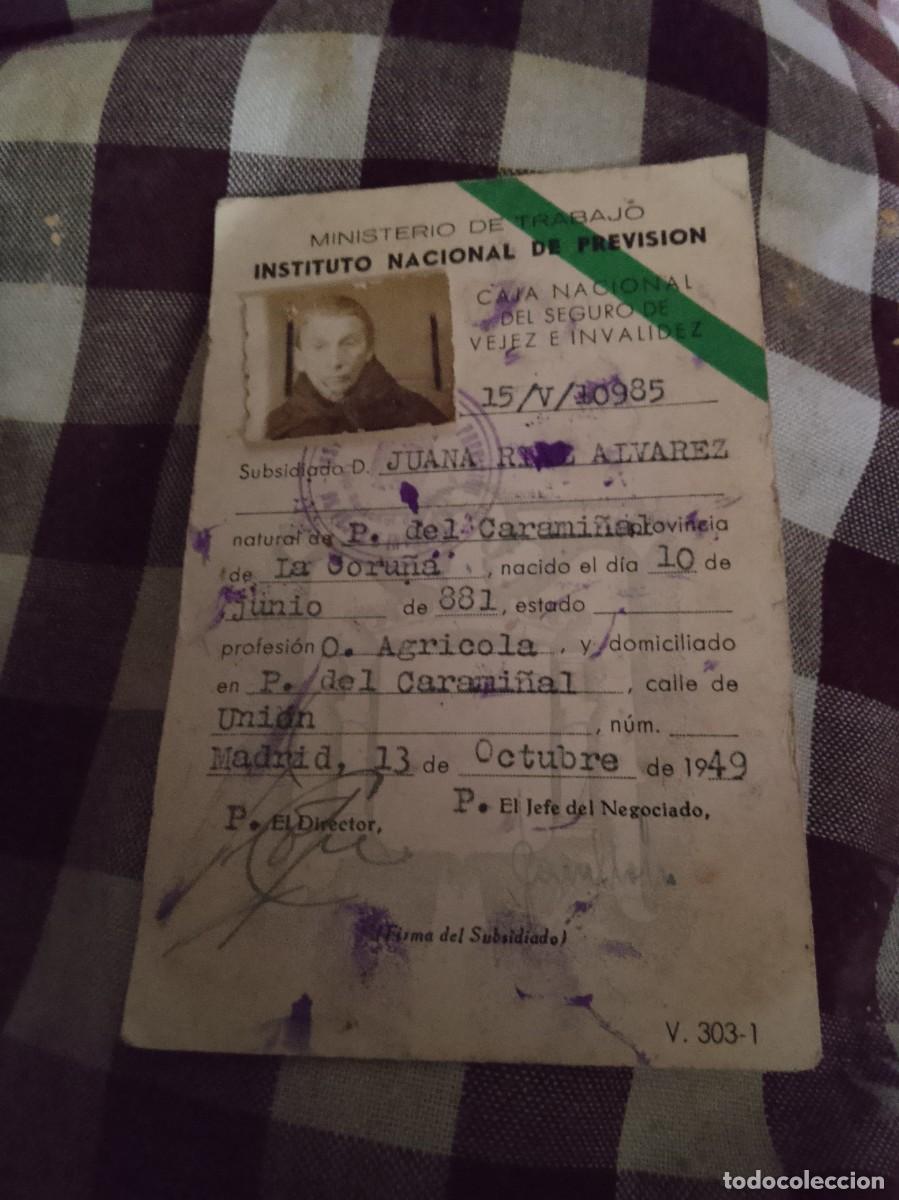 Documentos antiguos: Carnet de instituto nacional de previsi&oacute;n 1949 - Foto 1
