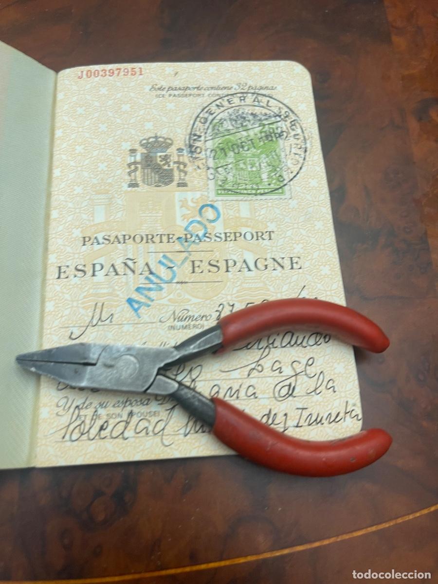 Documentos antiguos: Pasaporte de Espa&ntilde;a Expedido en MADRID 1987 - Foto 2