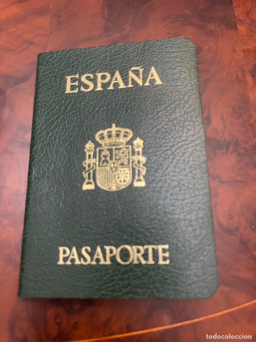 Documentos antiguos: Pasaporte de Espa&ntilde;a Expedido en MADRID -1988 - Foto 1