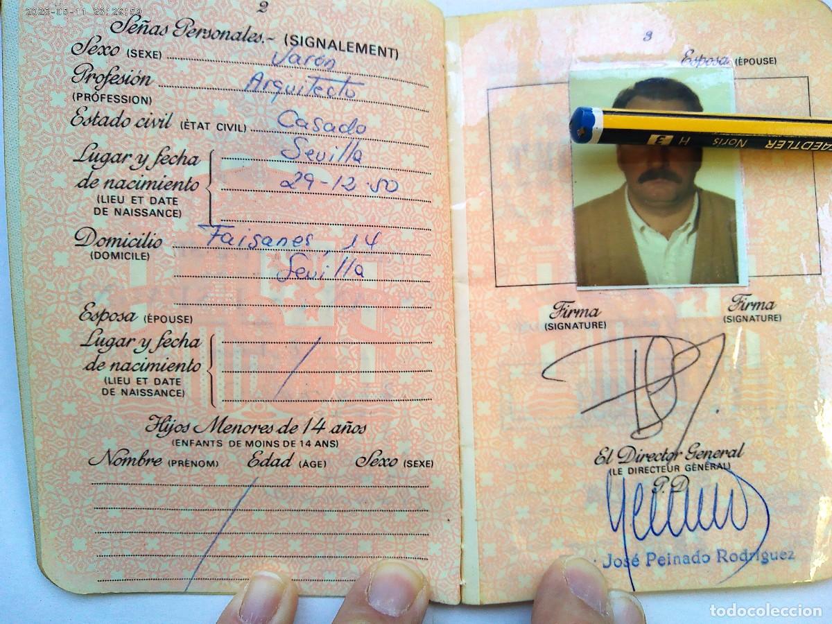 Documentos antiguos: PASAPORTE DE ESPA&Ntilde;A DE SE&Ntilde;OR ARQUITECTO . SEVILLA 1988 - Foto 2