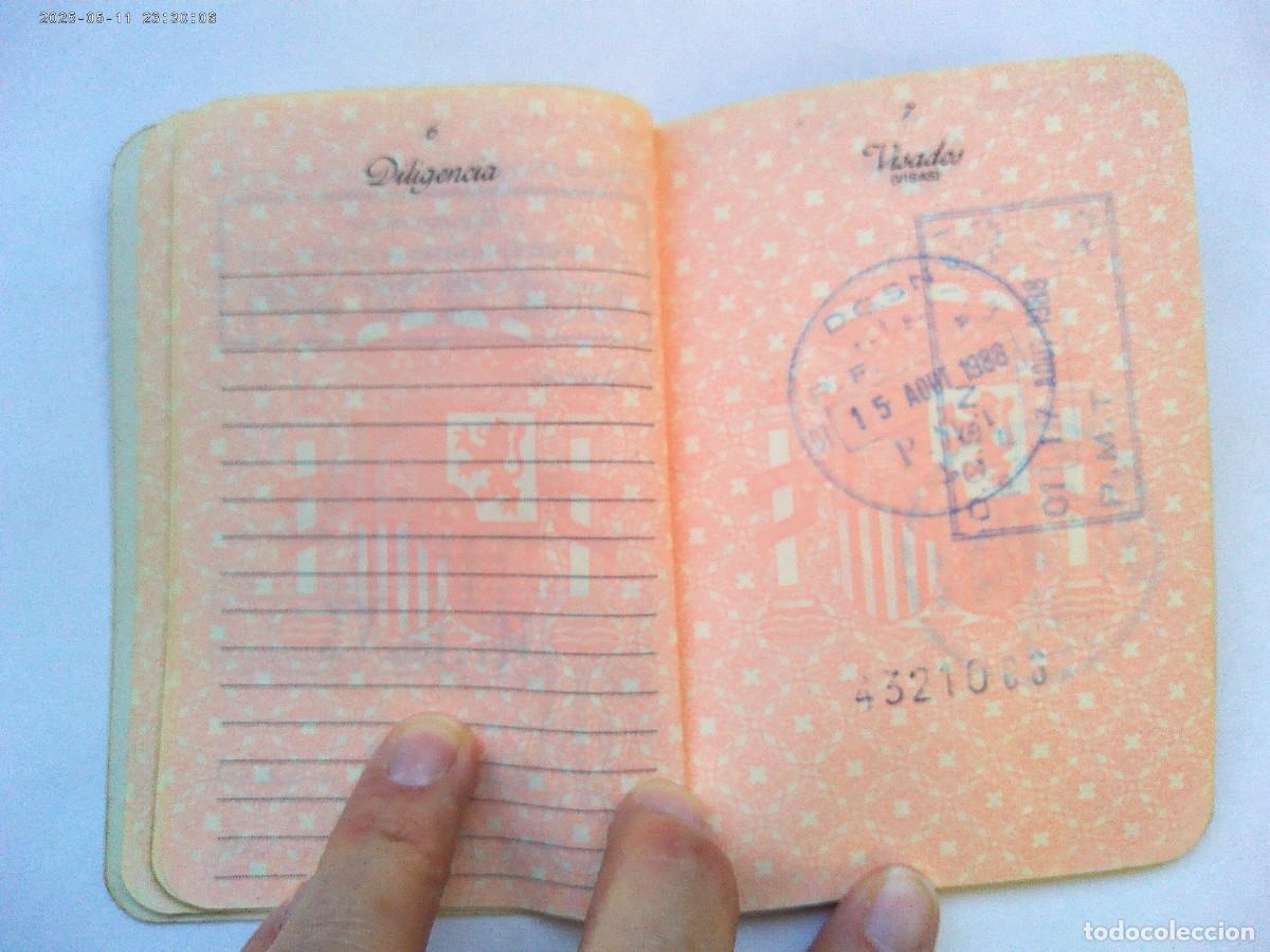 Documentos antiguos: PASAPORTE DE ESPA&Ntilde;A DE SE&Ntilde;OR ARQUITECTO . SEVILLA 1988 - Foto 3