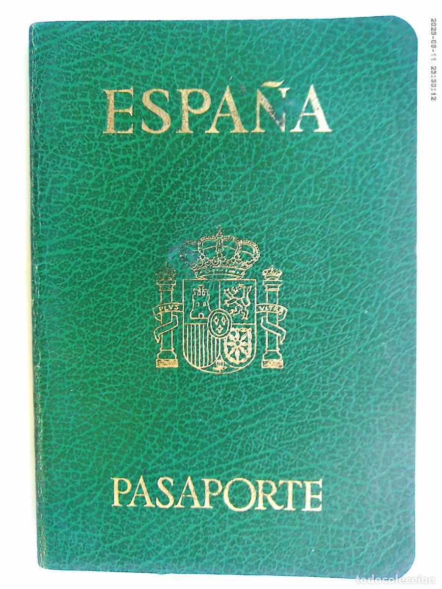Documentos antiguos: PASAPORTE DE ESPA&Ntilde;A DE SE&Ntilde;OR ARQUITECTO . SEVILLA 1982 - Foto 1