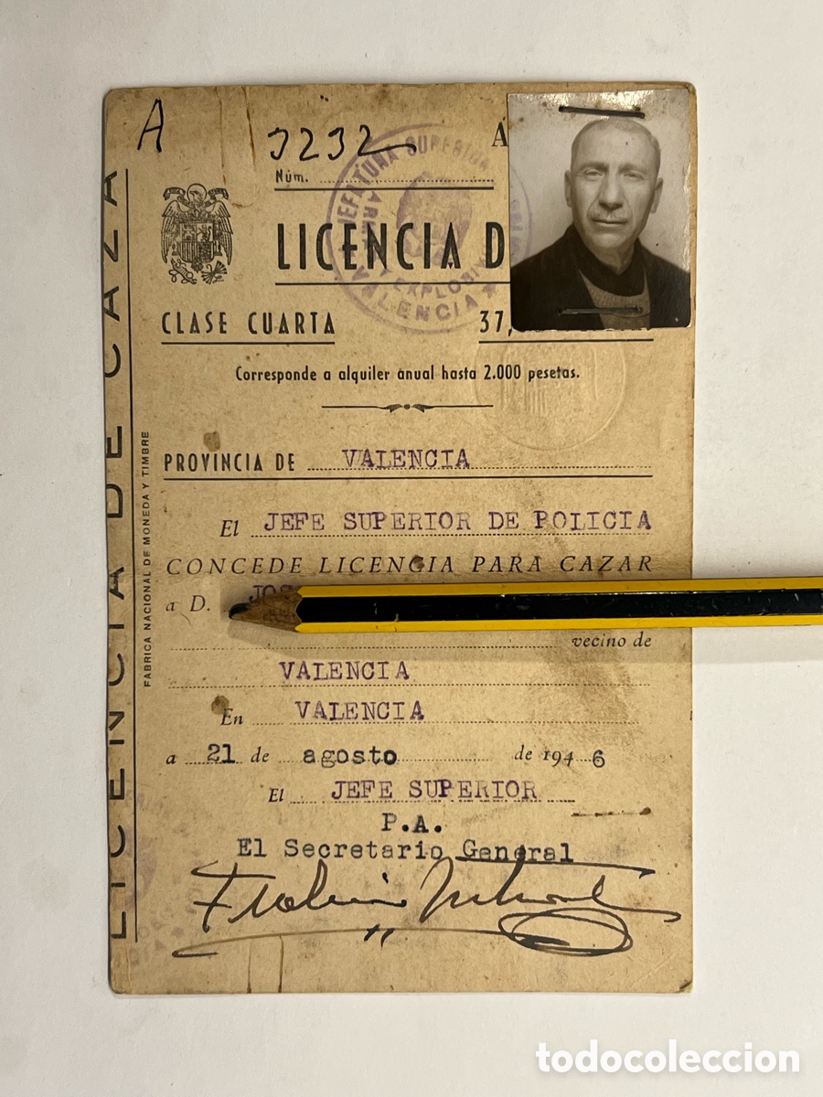 Documentos antiguos: VALENCIA, Licencia de Caza, Clase Cuarta. Agosto de 1946, Sellos y tasas. Original &Eacute;poca