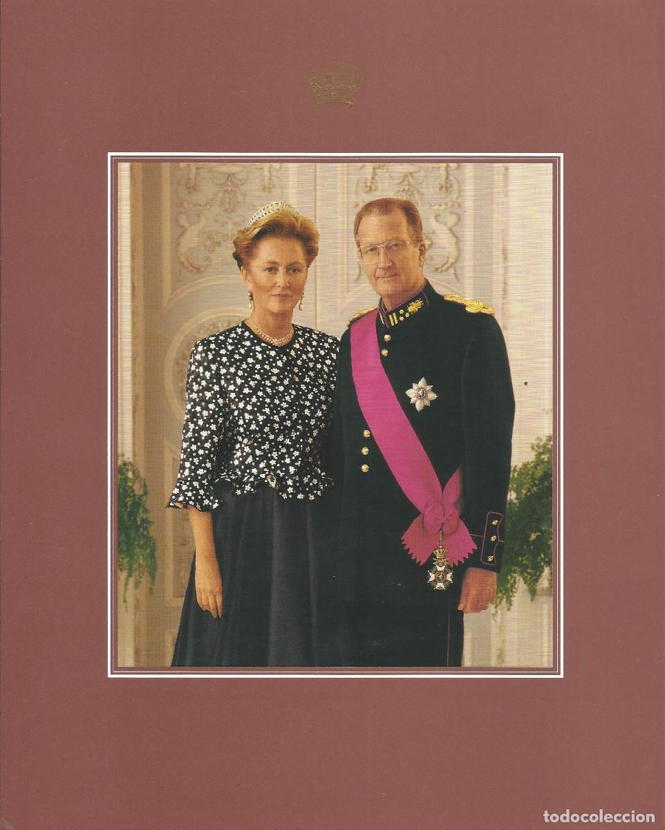 Documentos antiguos: B&eacute;lgica. Rey Alberto II y Reina Paola. Fotograf&iacute;a en papel. INBEL. Bruselas. 25x20 cm. Reyes.