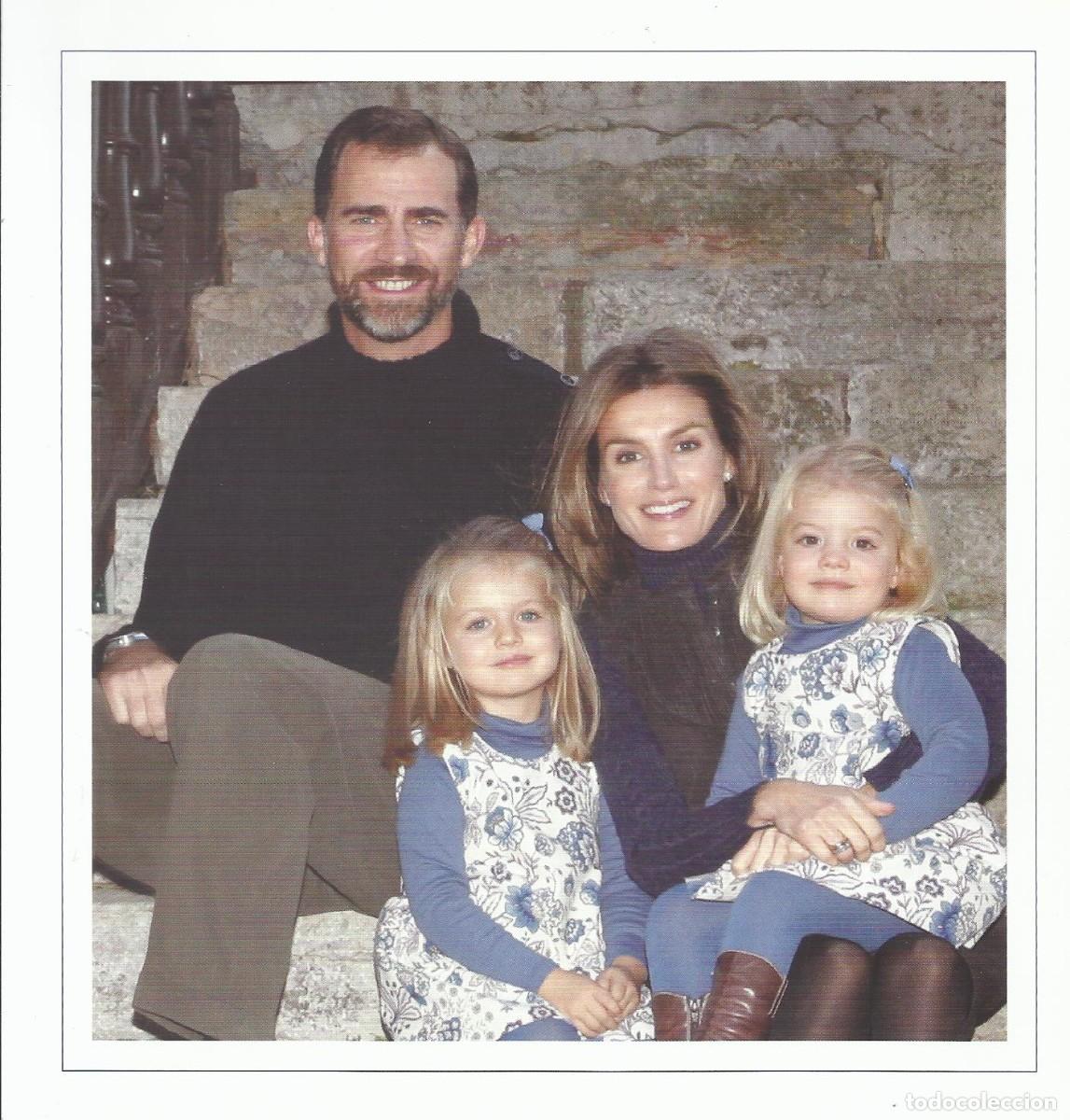 Documentos antiguos: Familia Real Espa&ntilde;ola. 2010. Fotografia y felicitaci&oacute;n Navidad y A&ntilde;o Nuevo. 19x18,5 cm.
