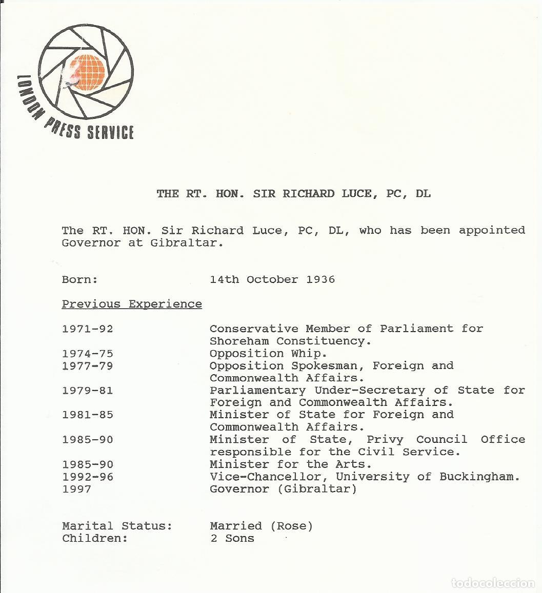 Documentos antiguos: Gibraltar. Richard Luce. Hoja papel. London Press Service. Gobernador. C. Vitae. 15x13 cm. 1997.