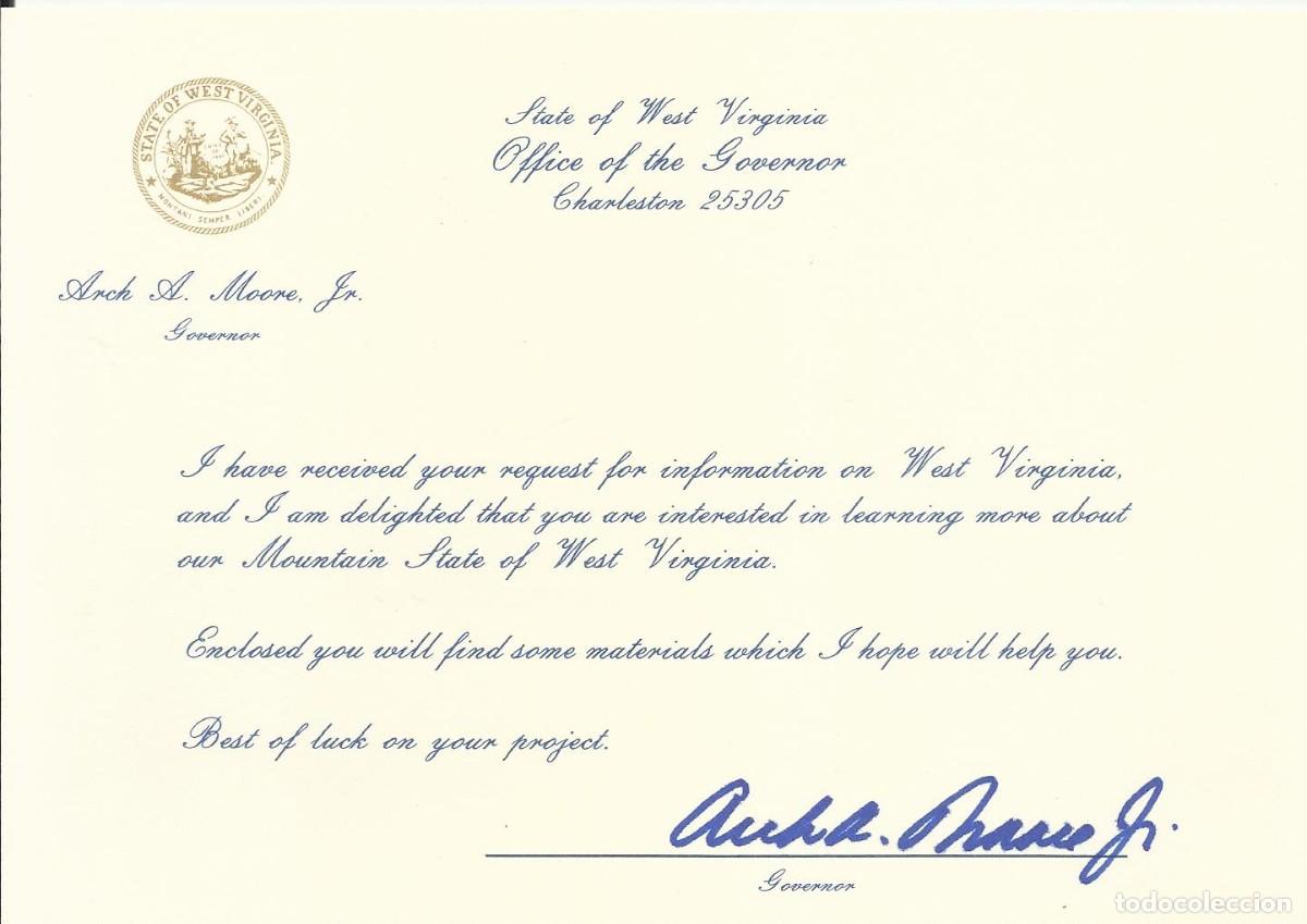 Documentos antiguos: Arch Alfred Moore. Gobernador de Virginia (1985-1989). USA. Tarjeta firmada. 13x18,5 cm.