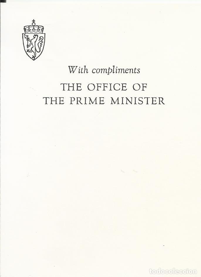 Documentos antiguos: Noruega. Tarjeta papel. Oficina Primer Ministro. With compliments. 1996. 12x9 cm.