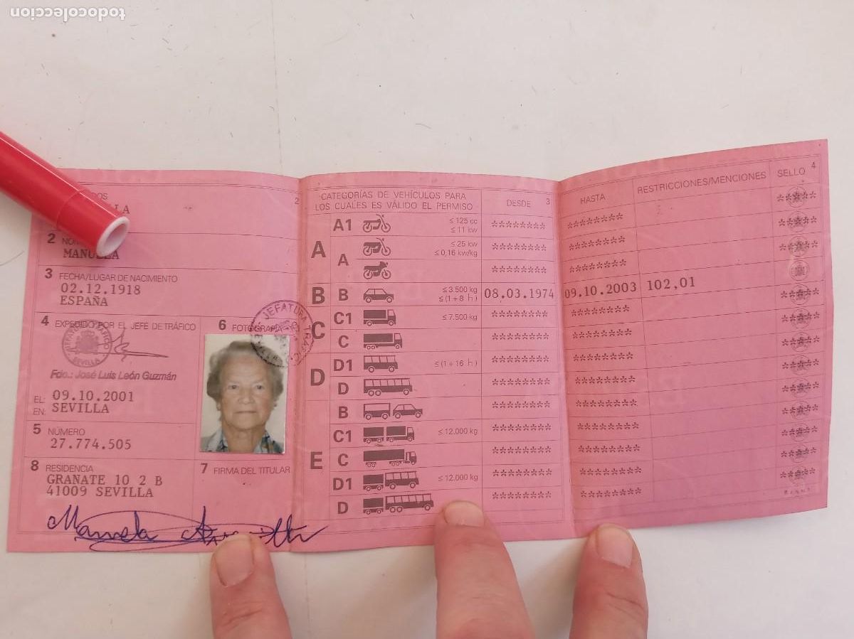 Documentos antiguos: PERMISO DE CONDUCCION DE UNA SE&Ntilde;ORA DE 80 A&Ntilde;OS . SEVILLA 2001. CARNET DE CONDUCIR