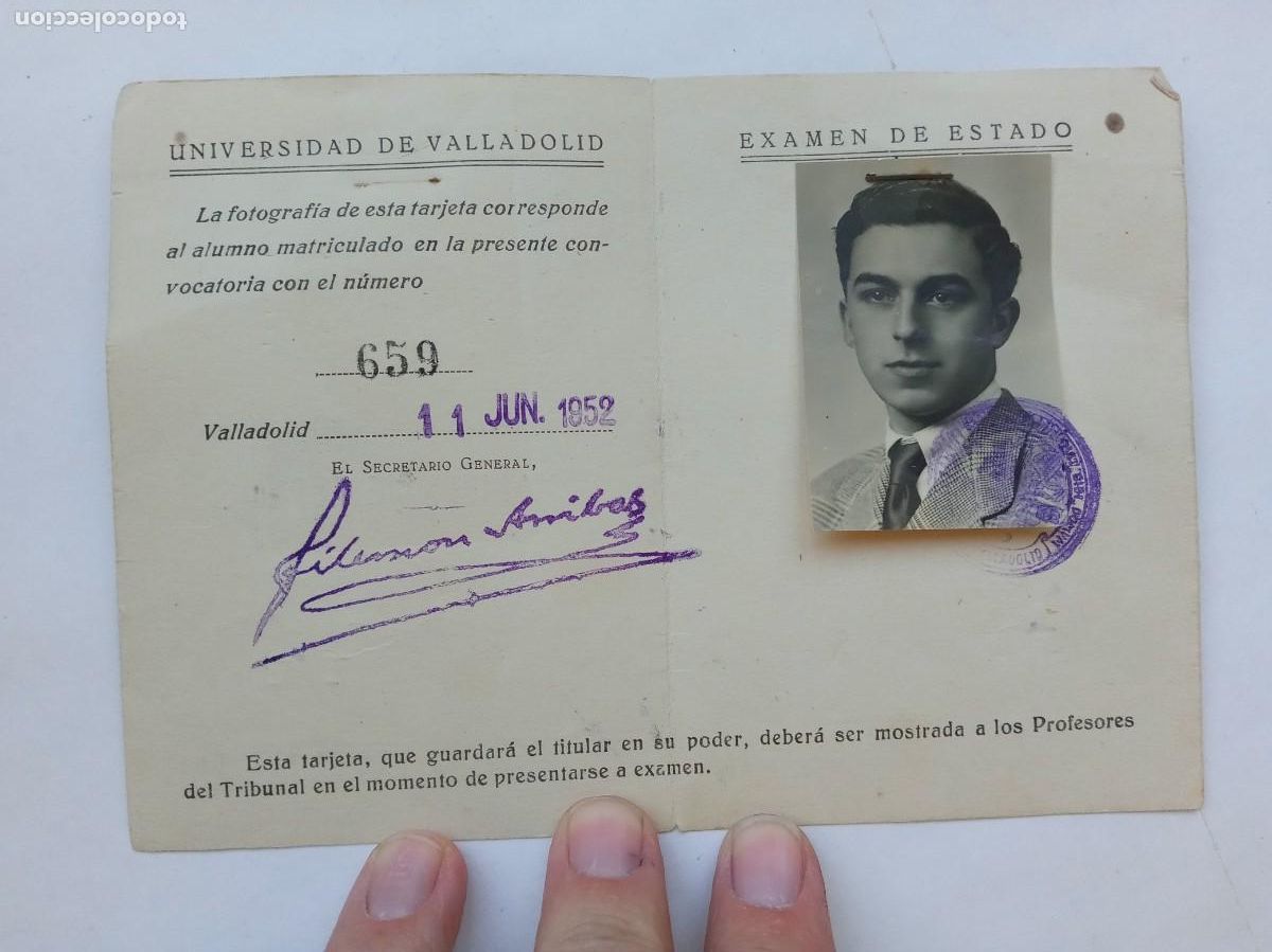 Documentos antiguos: UNIVERSIDAD DE VALLADOLID : TARJETA IDENTIDAD ESCOLAR . VALLADOLID , 1952 ( FOTO DE KOOH , VITORIA )