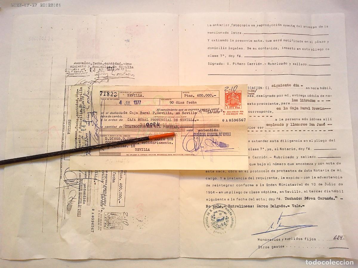 Documentos antiguos: PROTOCOLO DE PROTESTOS : LOTE PAPEL TIMBRADO DEL NOTARIO Y LETRA PROTESTADA . SEVILLA, 1977 - Foto 2