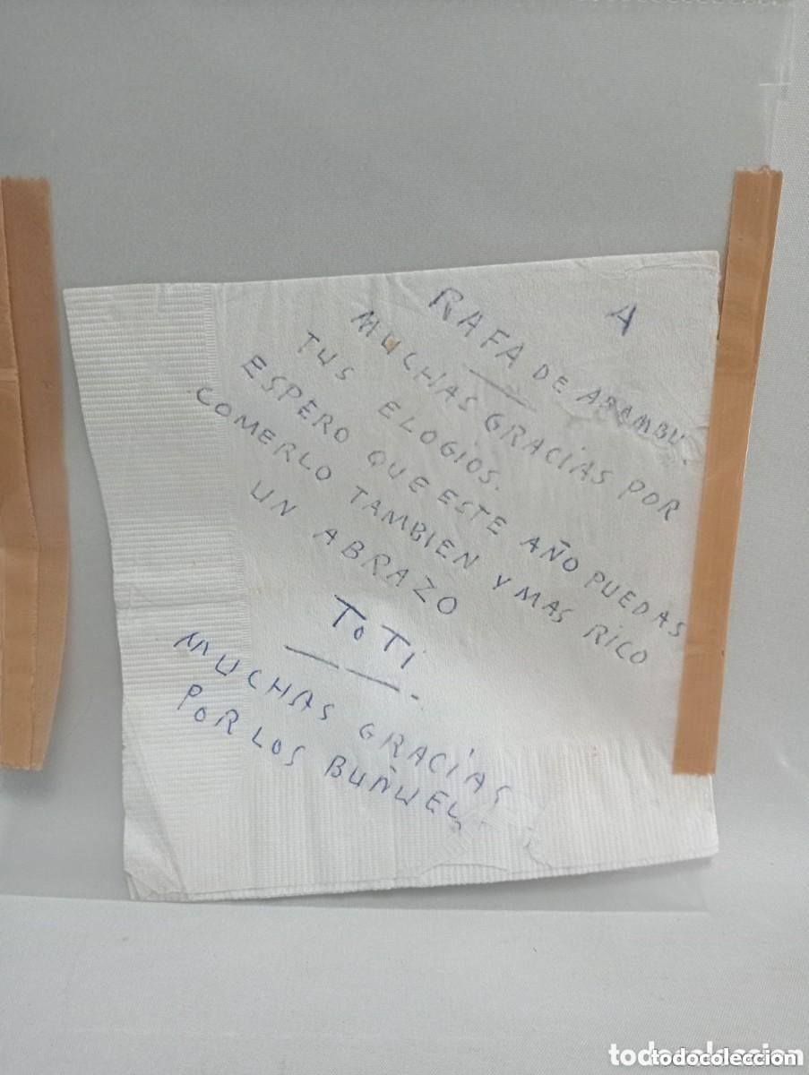 Documents Anciens: SERVILLETA CON DEDICATORIA Y FIRMA AUTOGRAFO. TOTY HUETO