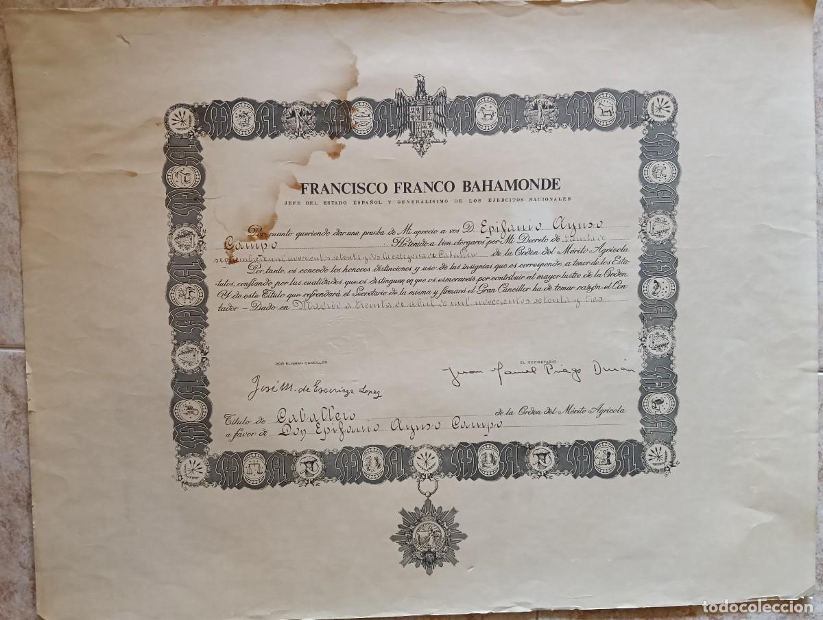 Documentos antiguos: 1973 TITULO CABALLERO ORDEN MERITO AGRICOLA. SELLO DE 50 PTS MUTUALIDAD FUNCIONARIOS AGRICULTURA