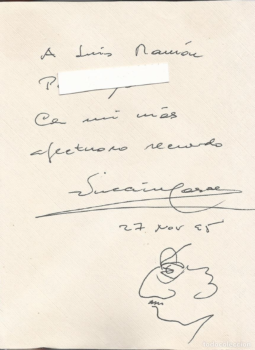 Documentos antiguos: Fernando V&iacute;zcaino Casas. Hoja papel firmada y dedicada. 1995. Periodista y escritor. 15x11 cm.