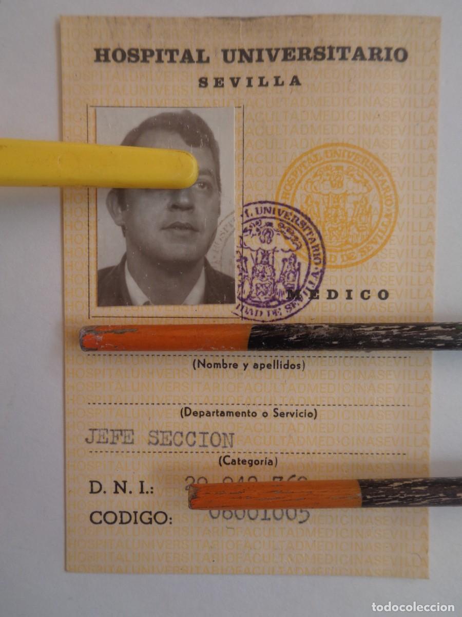 Documentos antiguos: HOSPITAL UNIVERSITARIO DE SEVILLA : CARNET DE JEFE DE SECCION , OBSOLETO. A&Ntilde;OS 80