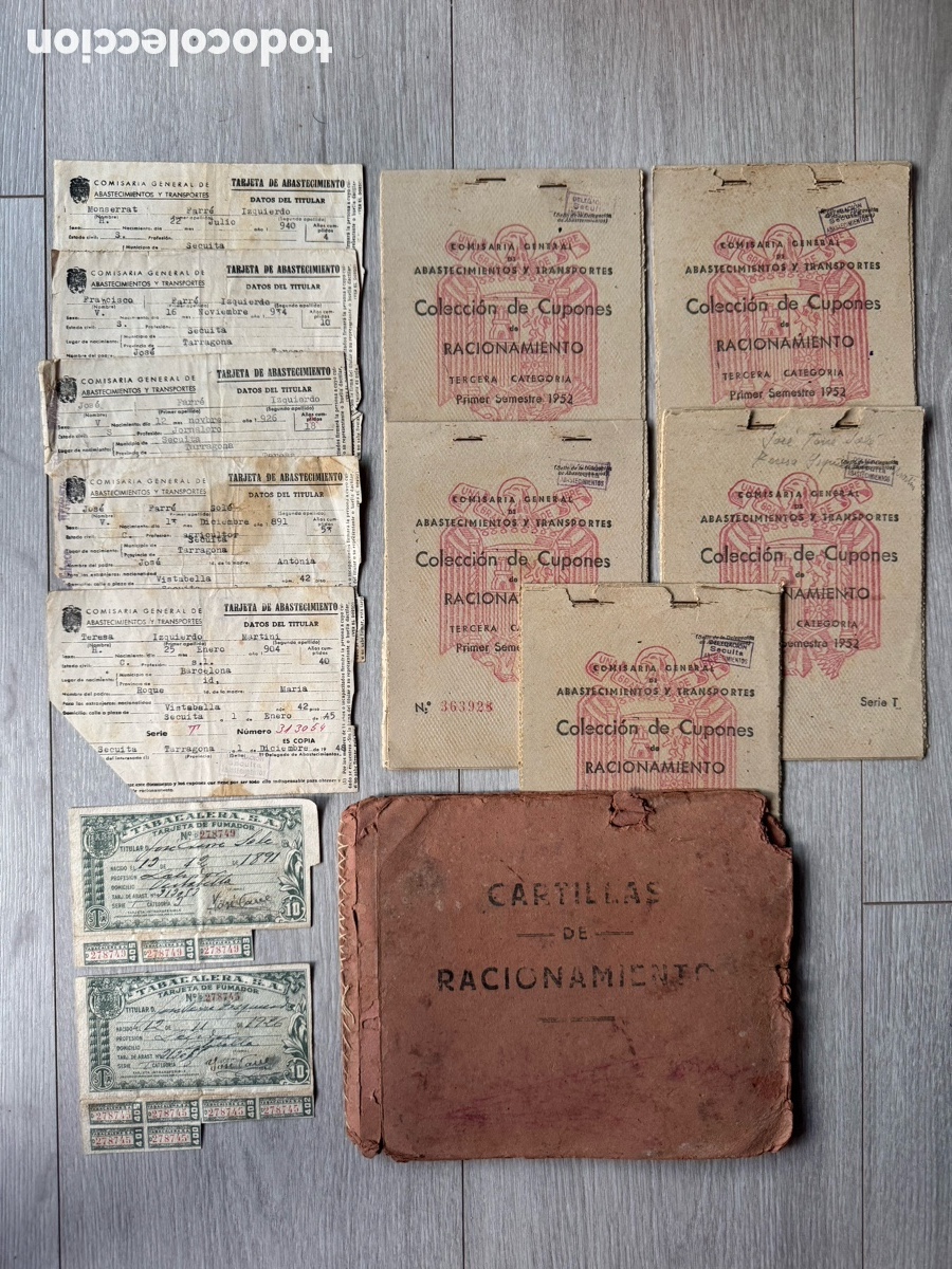 Documentos antiguos: LOTE POSGUERRA. 1952. CARTILLA DE RACIONAMIENTO DE UNA FAMILIA DE 5
